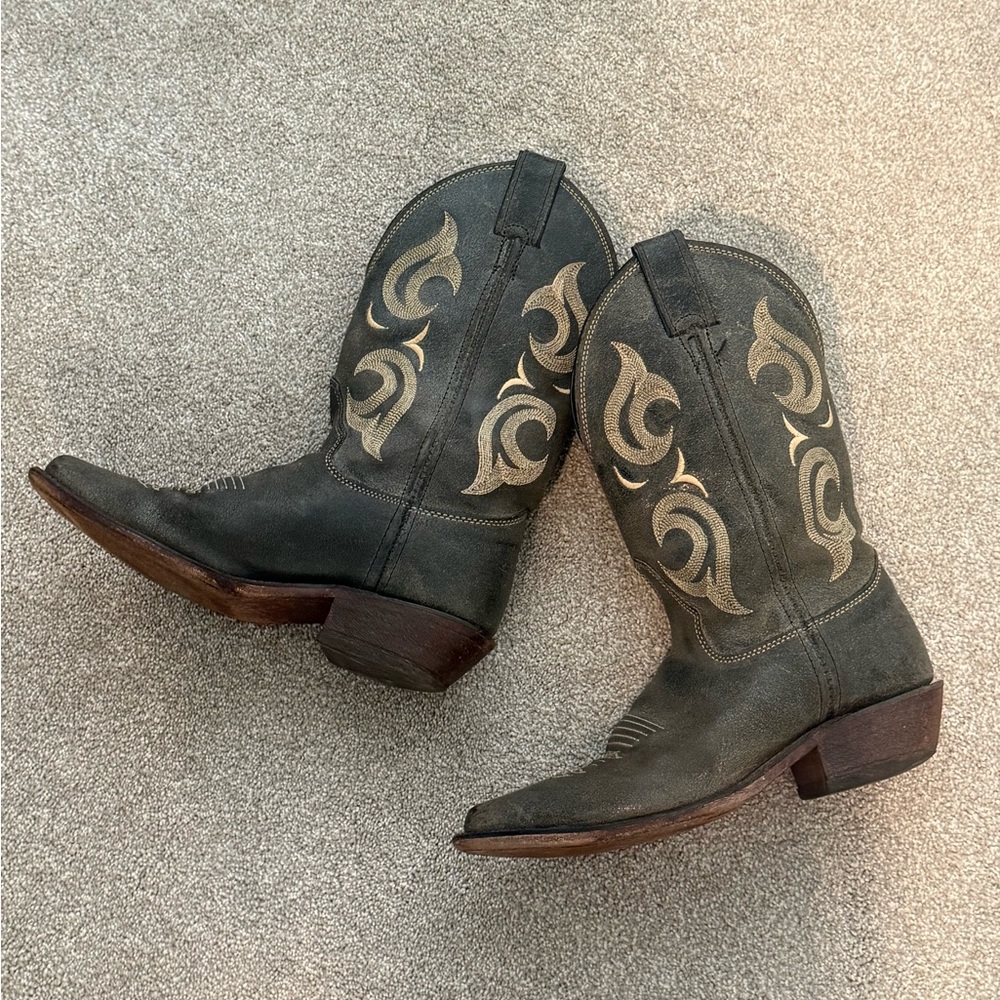 🖤JUSTIN 🔥Distressed Cowboy Boots!